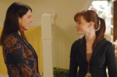 Lauren Graham as Lorelai talking with Alexis Bledel as Rory in Gilmore Girls