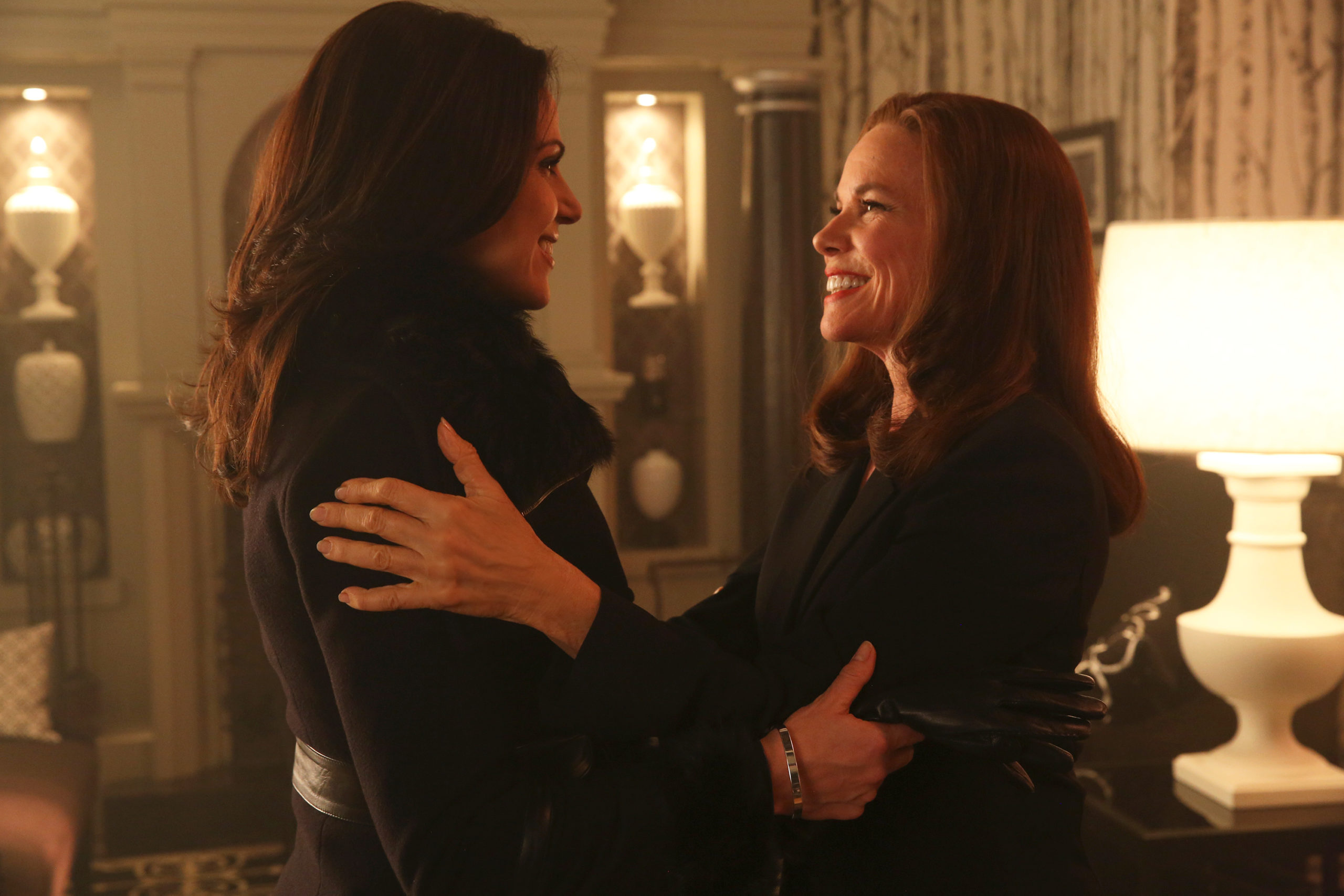 First Look: Regina Reunites With Her Mother on 'Once a Time' (PHOTO)