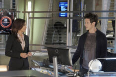 Salli Richardson-Whitfield and Kyle Harris in Stitchers