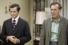 Tony Randall and Jack Klugman in The Odd Couple - 'A Grave for Felix'