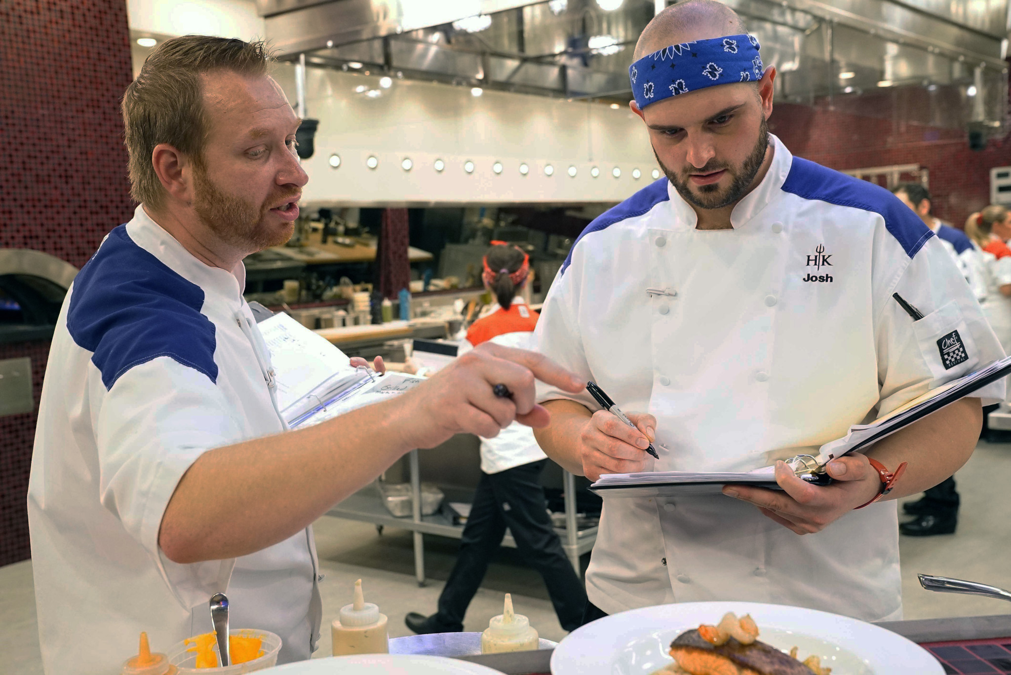 Watch Cold Salmon Boils Chef Ramsay S Blood On Hell S Kitchen All Stars