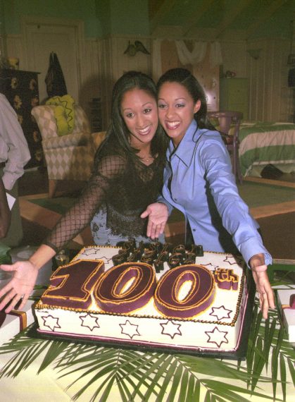 Tamera Mowry y Tia Mowry - The WB Television Network celebró su primer logro de 100 episodios con 'Sister, Sister' The Star's Of The Sitcom