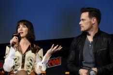 Caitriona Balfe and Sam Heughan at New York Comic Con 2018
