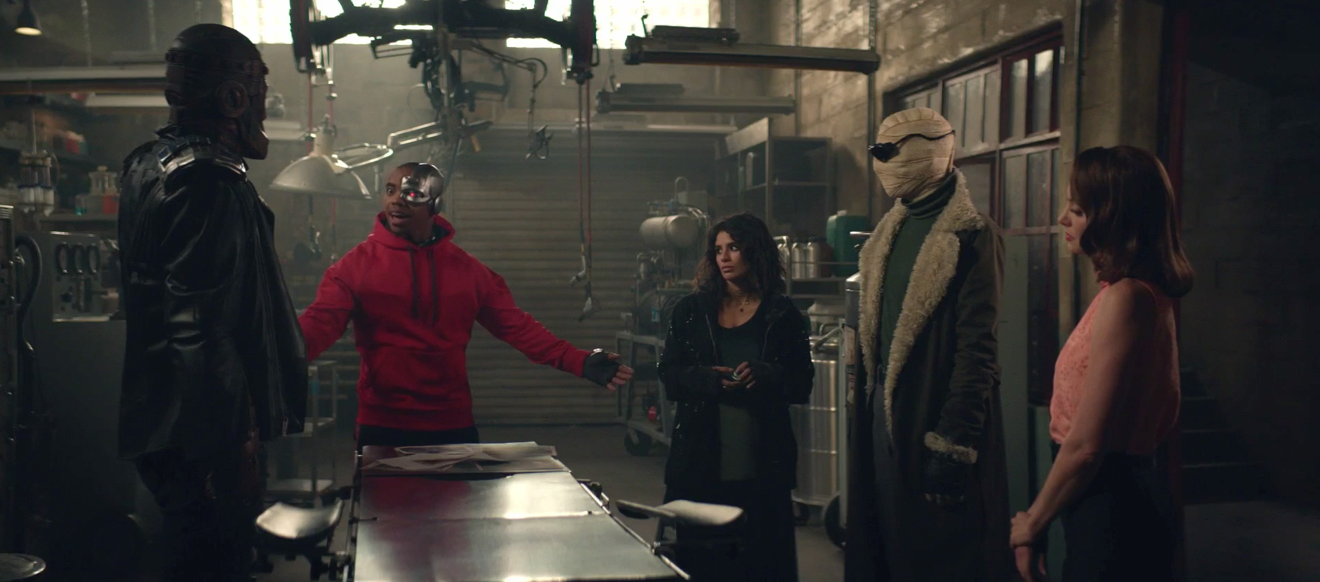 Fall In For Dc Universe S Doom Patrol Extended Trailer Video