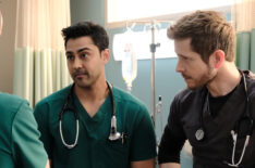 Manish Dayal and Matt Czuchry in the 'The Resident' - Unbefriended