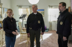 Emily Wickersham as NCIS Special Agent Eleanor 'Ellie' Bishop, Mark Harmon as NCIS Special Agent Leroy Jethro Gibbs, Sean Murray as NCIS Special Agent Timothy McGee in NCIS - 'Wide Awake'