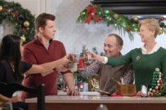 It's Beginning to Look a Lot Like Christmas - Eric Mabius, Michael Kopsa, Colleen Winton