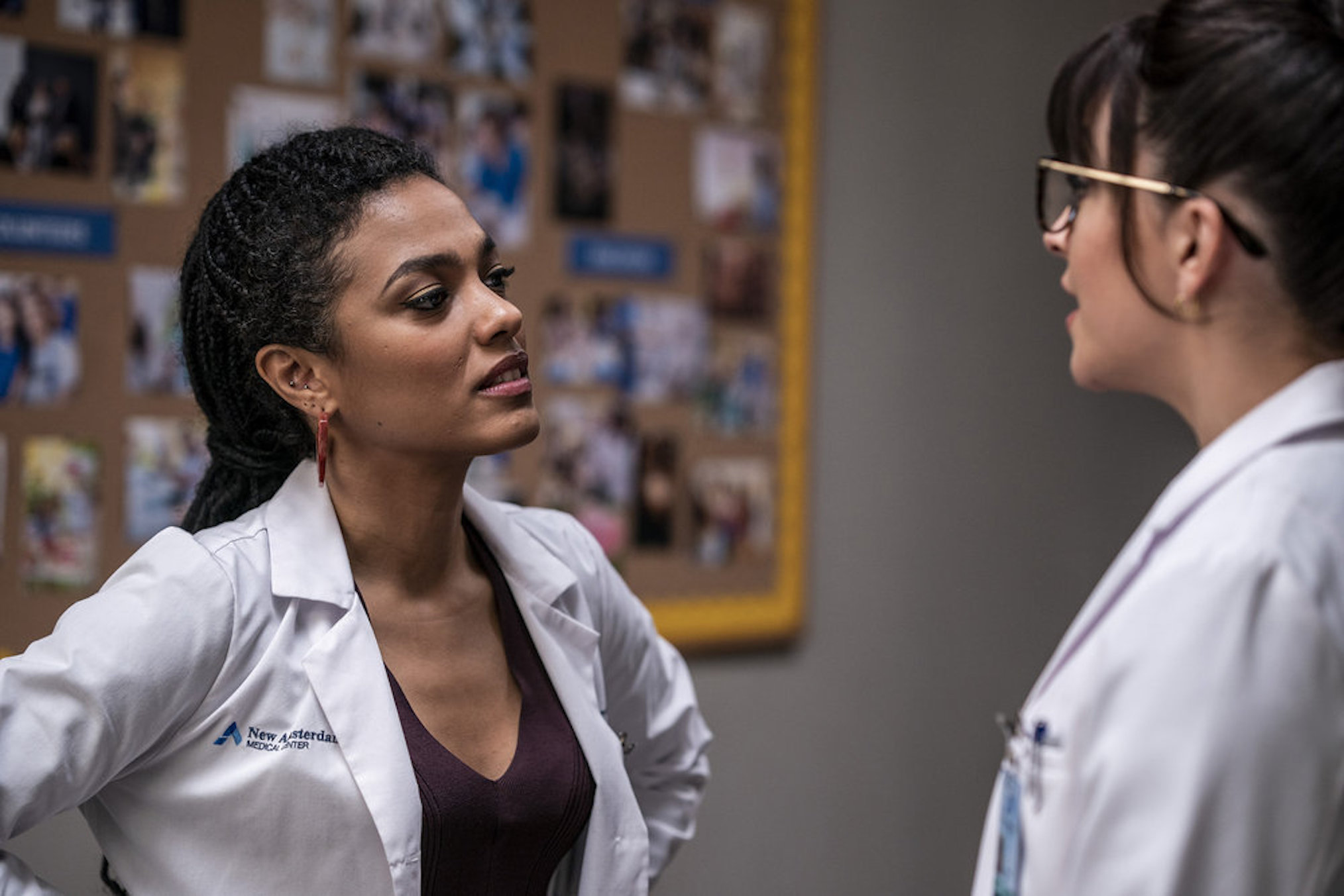 Helen Clashes With Castro Over The Care Of Patients On New Amsterdam Video Tv Insider https www tvinsider com 917347 new amsterdam season 2 episode 15 helen castro trial