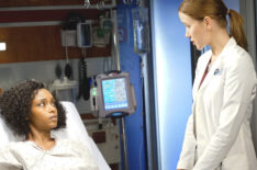 Yaya DaCosta as April Sexton, Jessy Schram as Dr. Hannah Asher in Chicago Med - Season 5 - 'The Ghosts Of The Past'