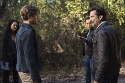 'MacGyver' EP Teases an 'Avengers-Like' Finale Showdown & Love Triangle