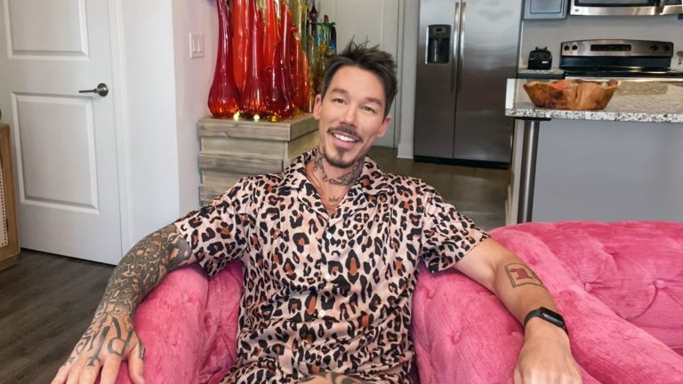 David Bromstad Hosts New Design Series 'Color Splash: Hot Or Not?'