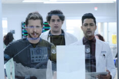 Matt Czuchry, guest star Eli Gelb and Manish Dayal in the The Resident - 'Support System'