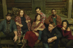 Chris Sullivan as Toby, Chrissy Metz as Kate Pearson, Mandy Moore as Rebecca Pearson, Milo Ventimiglia as Jack Pearson, Justin Hartley as Kevin Pearson, Sterling K. Brown as Randall Pearson, Susan Kelechi Watson as Beth Pearson in This Is Us - Season 3