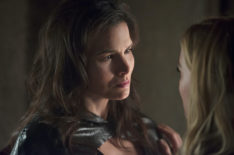 Katrina Law as Nyssa Raatko and Caity Lotz as Sara in Legends of Tomorrow\