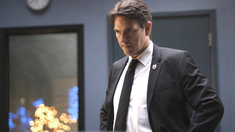 'Batwoman' Original Cast Member Dougray Scott Exits Show After Two Seasons