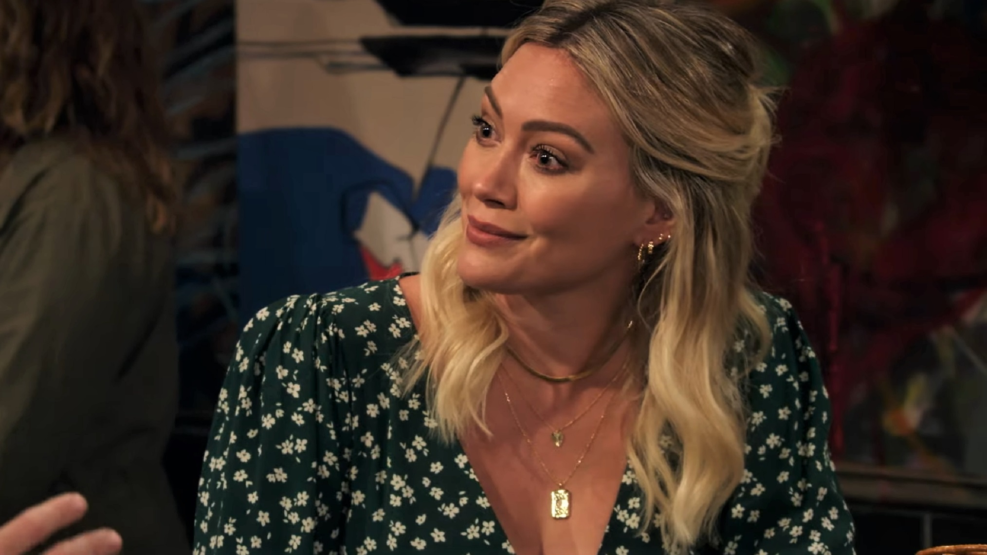 How I Met Your Father Hilary Duff Embraces Love And Possibilities In First Trailer Video