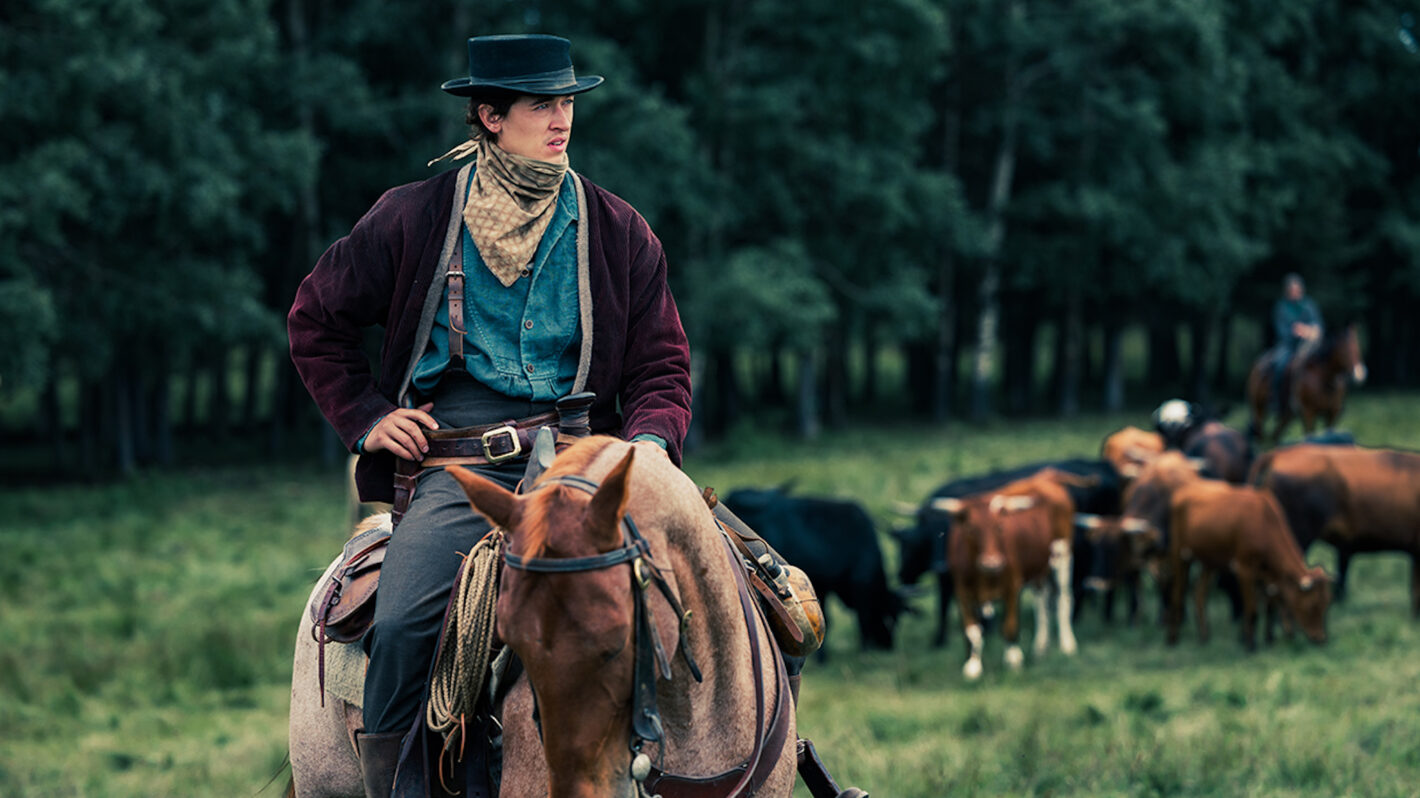 'Billy the Kid' Star Tom Blyth Teases Billy's First Step Down the ...