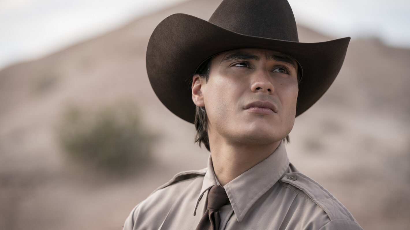 'Dark Winds': Zahn McClarnon & Kiowa Gordon Team Up to Solve Crimes in ...