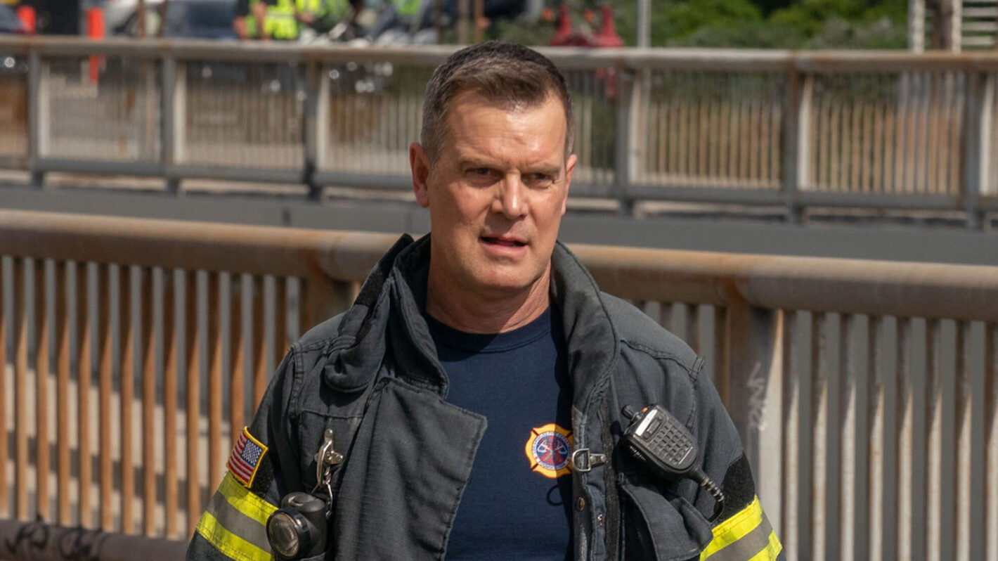 '911's Peter Krause on Bobby After the Call Center Fire The 118 Is