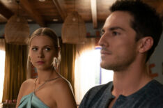 Lily Cowles as Isobel Evans-Bracken and Michael Trevino as Kyle Valenti in Roswell, New Mexico