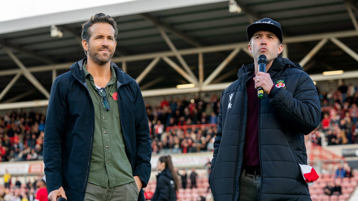 Welcome To Wrexham How Ryan Reynolds And Rob Mcelhenney Decided To Buy A Soccer Team 