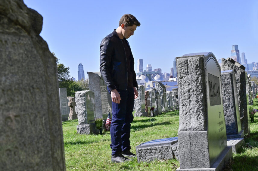 blue-bloods-visits-joe-reagan-s-grave-in-winter-premiere-photos