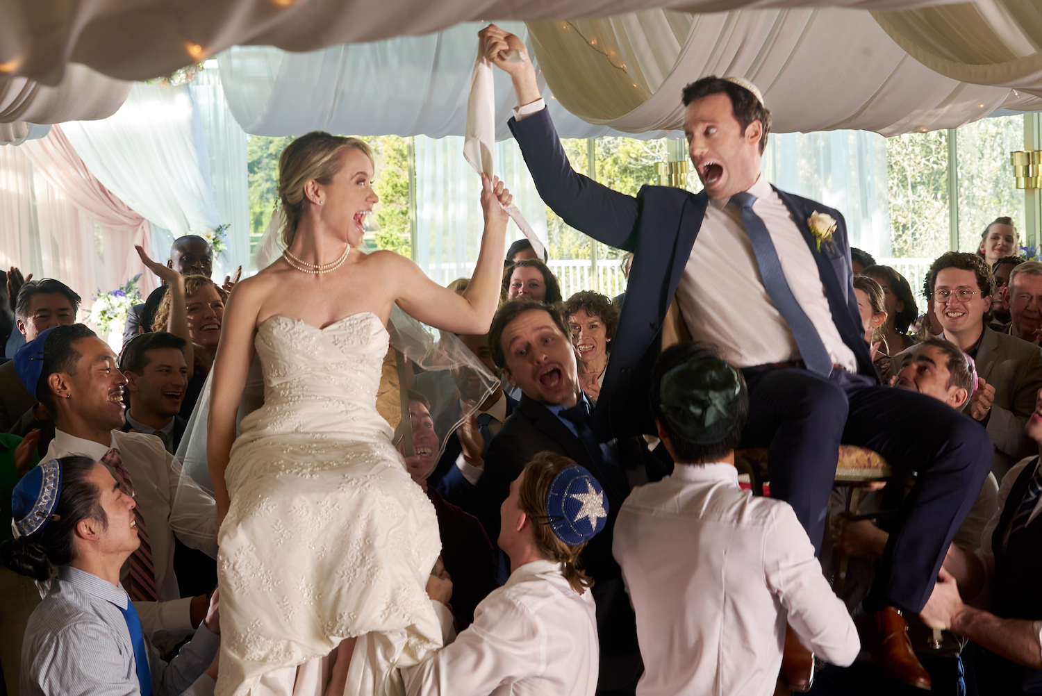 Becca Tobin und Jake Epstein in „The Wedding Contract“