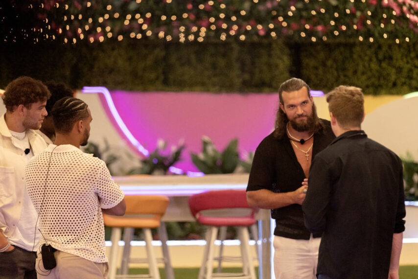 Love Island': Victor Thinks Carmen Is There For the Wrong Reasons