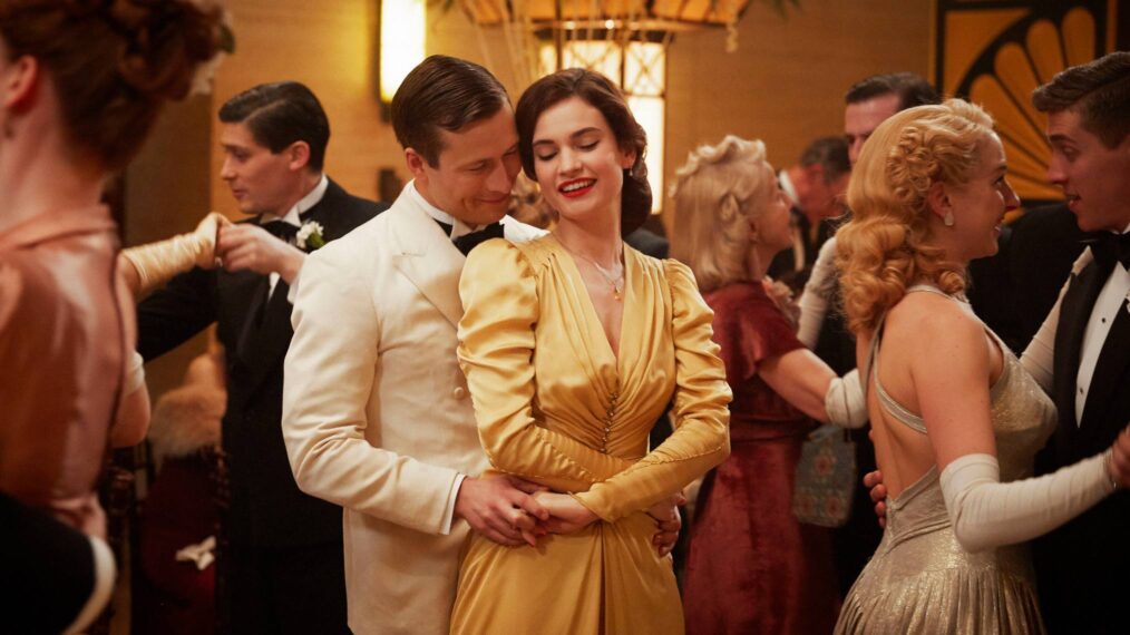 Glen Powell and Lily James in The Guernsey Literary and Potato Peel Pie Society