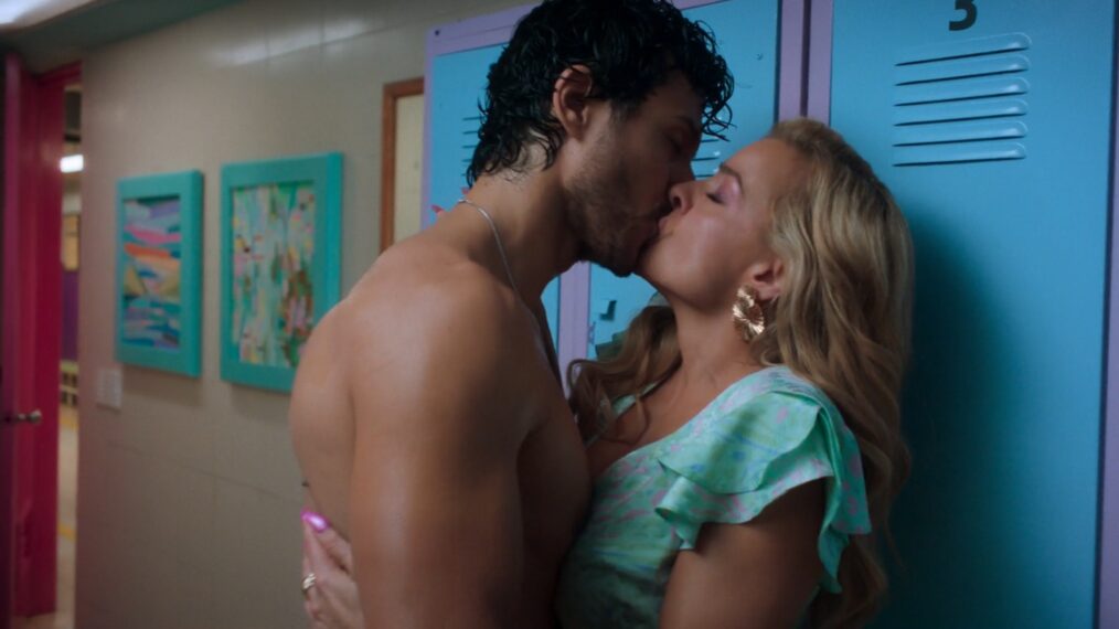 Rafael Cebrián and Jessica Collins in 'Acapulco' Season 3