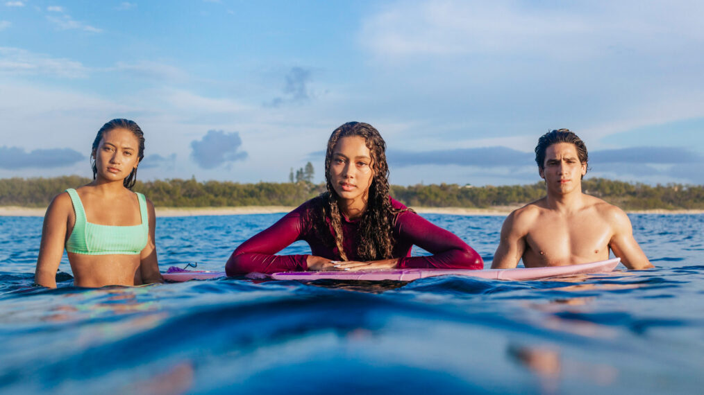 Lilliana Bowrey as Poppy Tetanui, Savannah La Rain as Bodhi Mercer, João Gabriel Marinho as Marlon Sousa in Surviving Summer