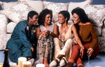 Loretta Devine, Whitney Houston, Angela Bassett, Lela Rochon in Waiting to Exhale