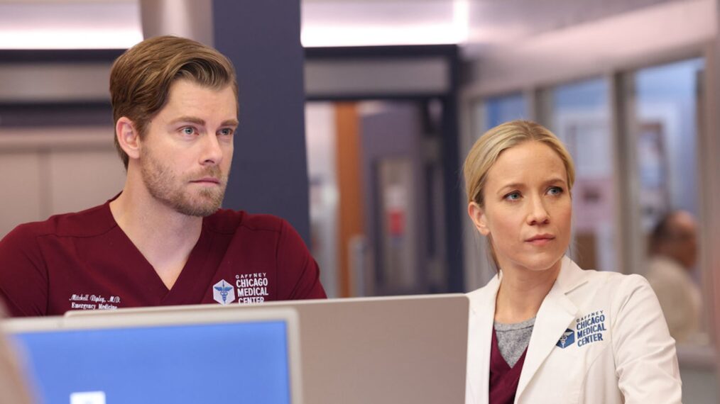 Luke Mitchell as Dr. Mitch Ripley, Jessy Schram as Dr. Hannah Asher in 'Chicago Med' Season 9 Episode 13 