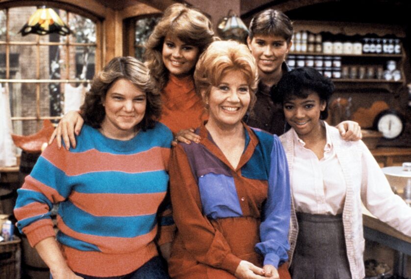 Mindy Cohn, Lisa Whelchel, Charlotte Rae, Nancy McKeon, Kim Fields on Facts of Life