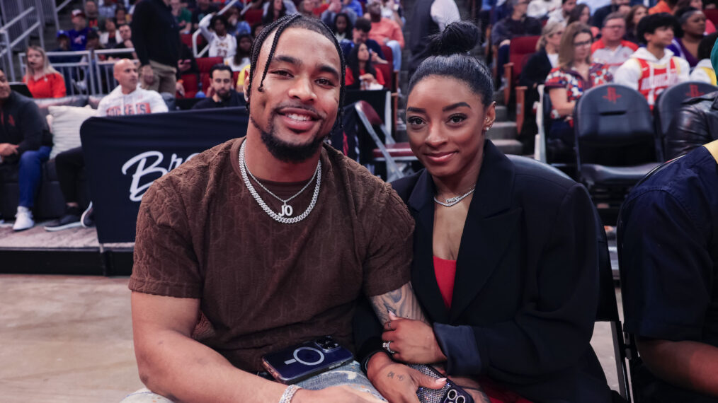 Simone Biles and Jonathan Owens attend a game between the Houston Rockets and the Los Angeles Lakers at Toyota Center on January 29, 2024 in Houston, Texas.