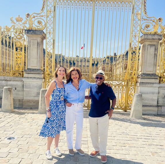 Très magnifique! Savannah, Hoda and Al visit the Palace of Versailles.