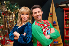 Melissa Peterman and Jonathan Bennett in Finding Mr. Christmas