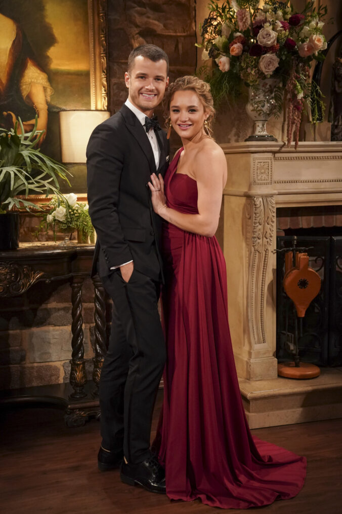 Michael Mealor (Kyle Abbott) and Hunter King (Summer Newman) on 'The Young and the Restless'