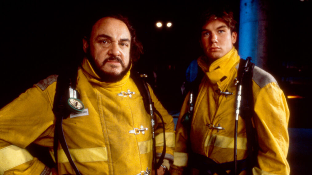 John Rhys-Davies as Arturo Maximilian and Jerry O'Connell as Quinn Mallory in 'Sliders'