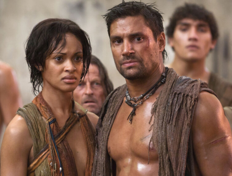 Cynthia-Addai Robinson, Manu Bennett in “Spartacus: Vengeance”, Season 2, Episode 6 – “Chosen Path”