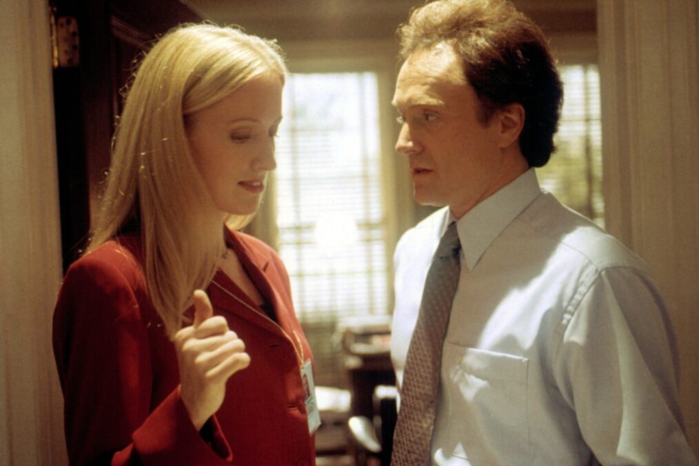 Janel Moloney, Bradley Whitford in 'The West Wing' Season 2