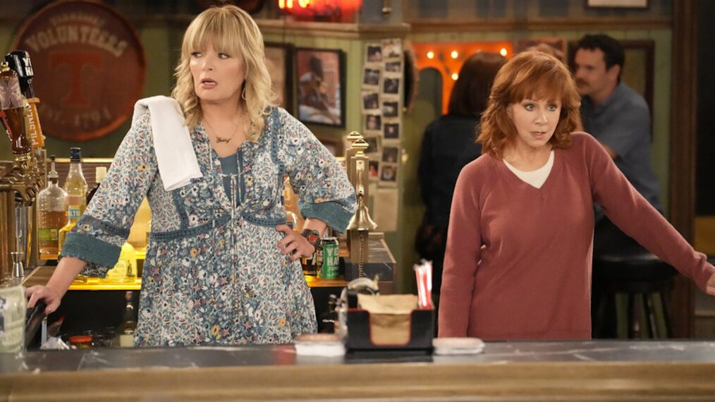 Melissa Peterman as Gabby, Reba McEntire as Bobbie — 'Happy's Place'