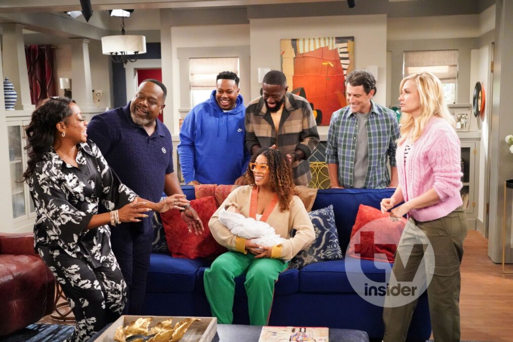 'The Neighborhood' Season 7 Photo: Calvin Welcomes His Granddaughter ...