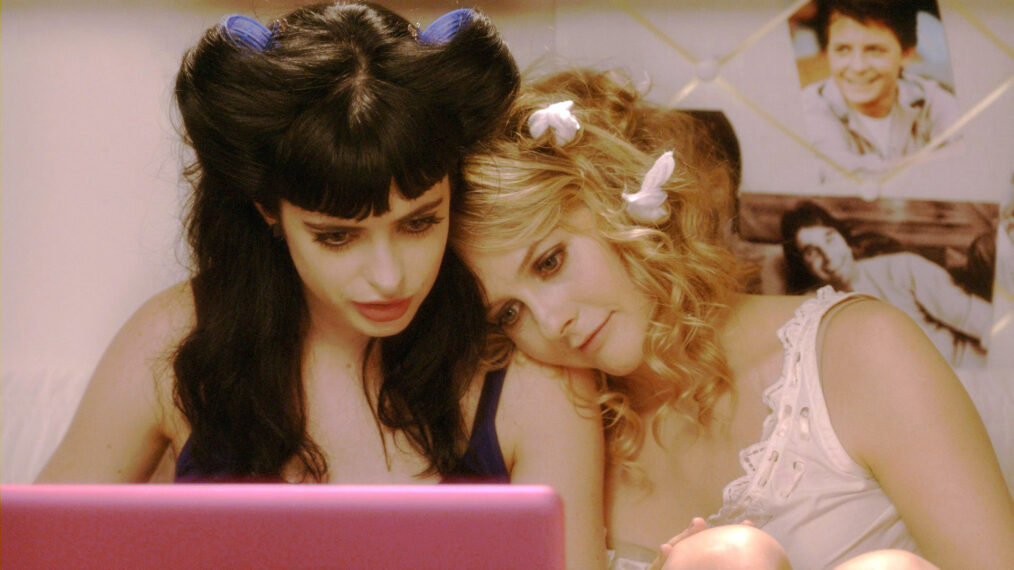 'Vamps' - Krysten Ritter, Alicia Silverstone, 2012.