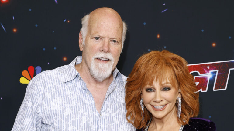 PASADENA, CALIFORNIA - SEPTEMBER 20: Rex Linn and Reba McEntire attend "America's Got Talent" Red Carpet at Hotel Dena on September 20, 2023 in Pasadena, California.