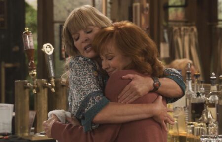 Melissa Peterman and Reba McEntire in 'Happy's Place' Season 1