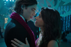 Hot Frosty. (L-R) Dustin Milligan as Jack Snowman and Lacey Chabert as Kathy Barrett in Hot Frosty.