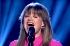 Kelly Clarkson Sends Fans Wild With 'My Heart Will Go On' Cover