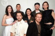 (L-R) 'Outlander's Maril Davis, Richard Rankin, Sophie Skelton, Diana Gabaldon, Sam Heughan, John Bell, and Caitríona Balfe in TV Insider's NYCC 2024 portrait studio