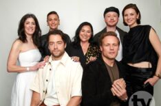 (L-R) 'Outlander's Maril Davis, Richard Rankin, Sophie Skelton, Diana Gabaldon, Sam Heughan, John Bell, and Caitríona Balfe in TV Insider's NYCC 2024 portrait studio